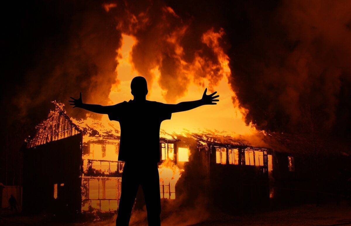 Cómo dar un parte de siniestro en tu vivienda: consejos y pasos a seguir 1 incendio casa